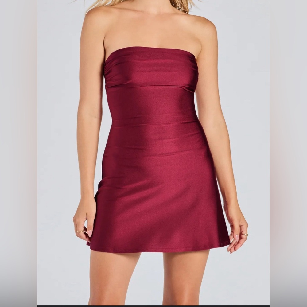 Windsor Red Strapless Sheath Cocktail Dress